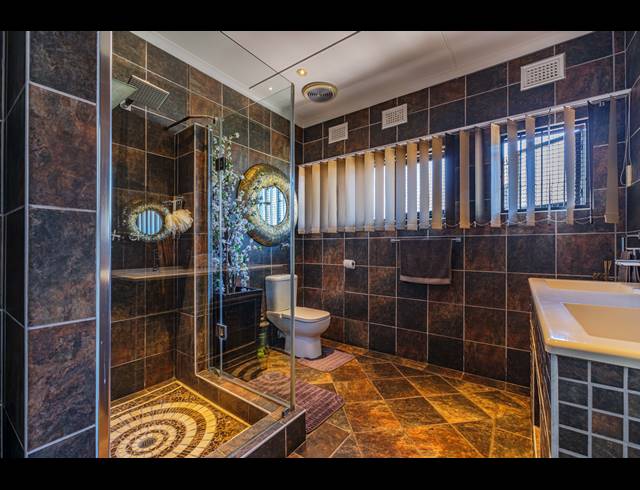 6 BEDROOM FREESTANDING FOR SALE IN ATHLONE PARK